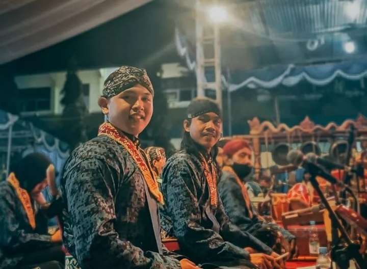 Gantikan Dalang Yang Berhalangan Hadir, Fauzan Tunjukkan Kemampuan Di Pentas Panji Jayakusuma