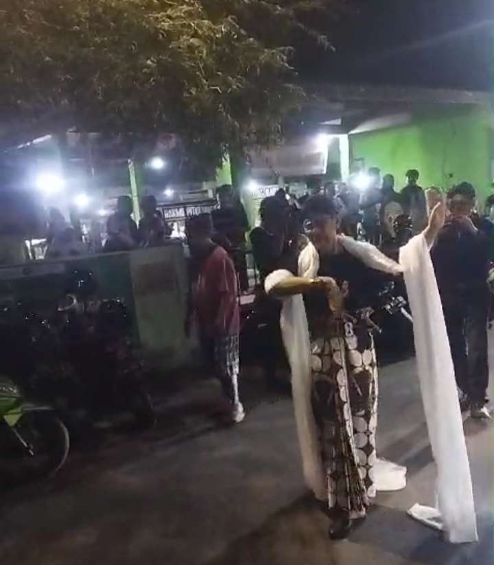 Dosen Tari AKN Senbud Yk Sambut Malam Satu Suro Dengan Mataya Singkir Sengkolo