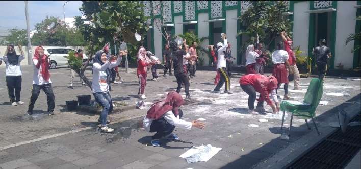 Guyub Rukun Keluarga Besar AKN Seni Budaya Yogyakarta Gelar Lomba Agustusan