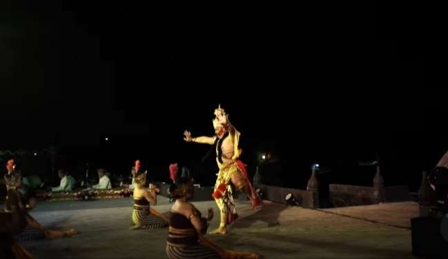 Dosen Dan Alumni AKN Senbud Tampilkan Tari Anoman Obong  Pada Gathering  Cirebon Power Di Prambanan
