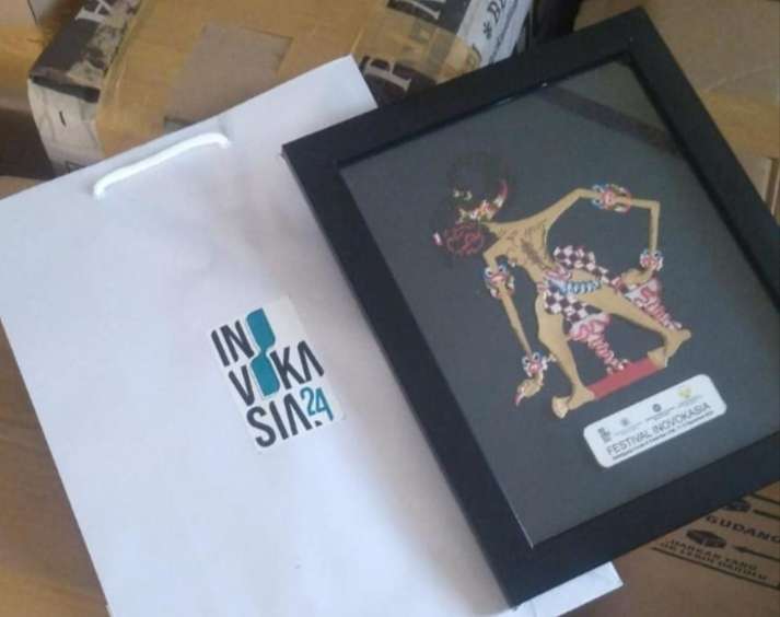 Jadikan Souvenir  Inovokasia 24 Wayang Kulit Karya Mahasiswa AKN Senbud Yk Semakin Tampil Di Depan