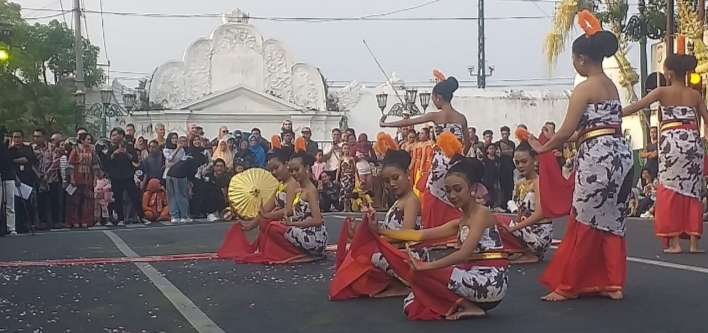 Alumnus AKN Senbud Yk Melalui Kampung Menari Dukung Satu Tahun Peringatan JWHF 2024