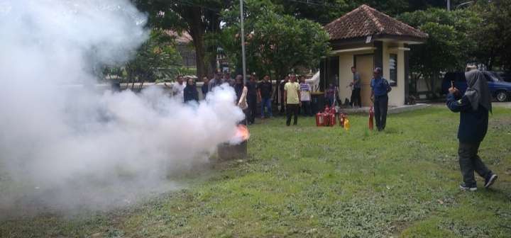 AKN Seni Dan Budaya Yogyakarta Adakan Sosialisasi Dan Simulasi Penanggulangan Bahaya Kebakaran