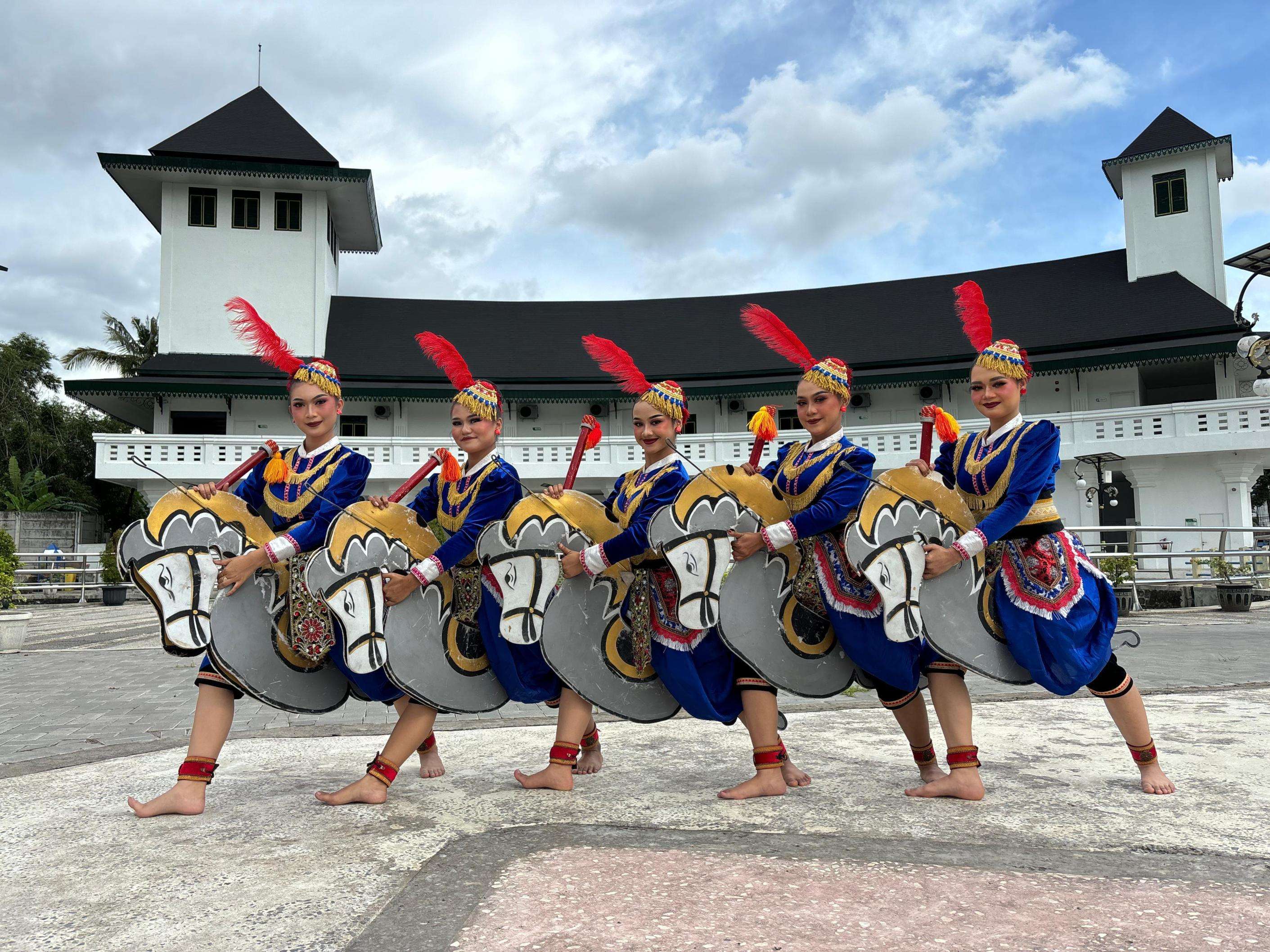 Mahasiswa Program Studi Tari Raih Prestasi Juara 3 di Lomba Tari Tingkat Nasional