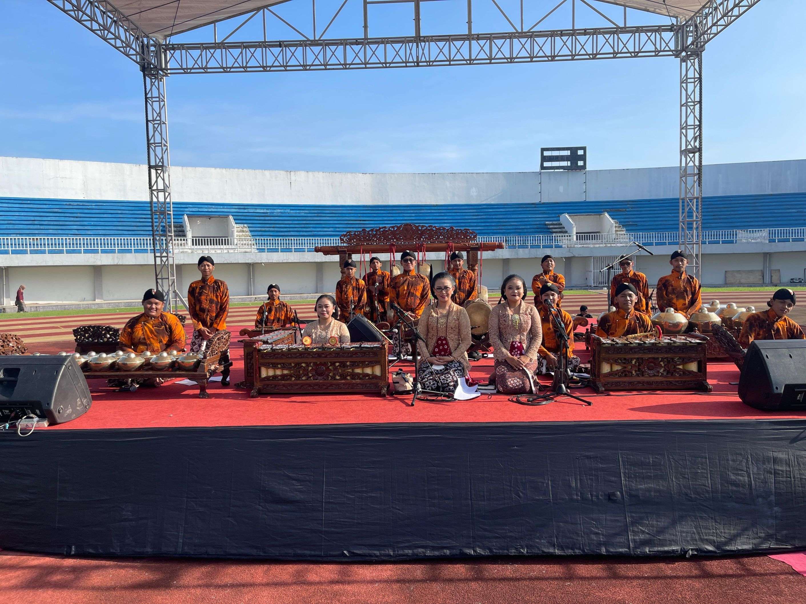 Partsipasi Aktif Mahasiswa Karawitan AKN Seni Budaya Yogyakarta dalam Upacara Peringatan HUT DIY