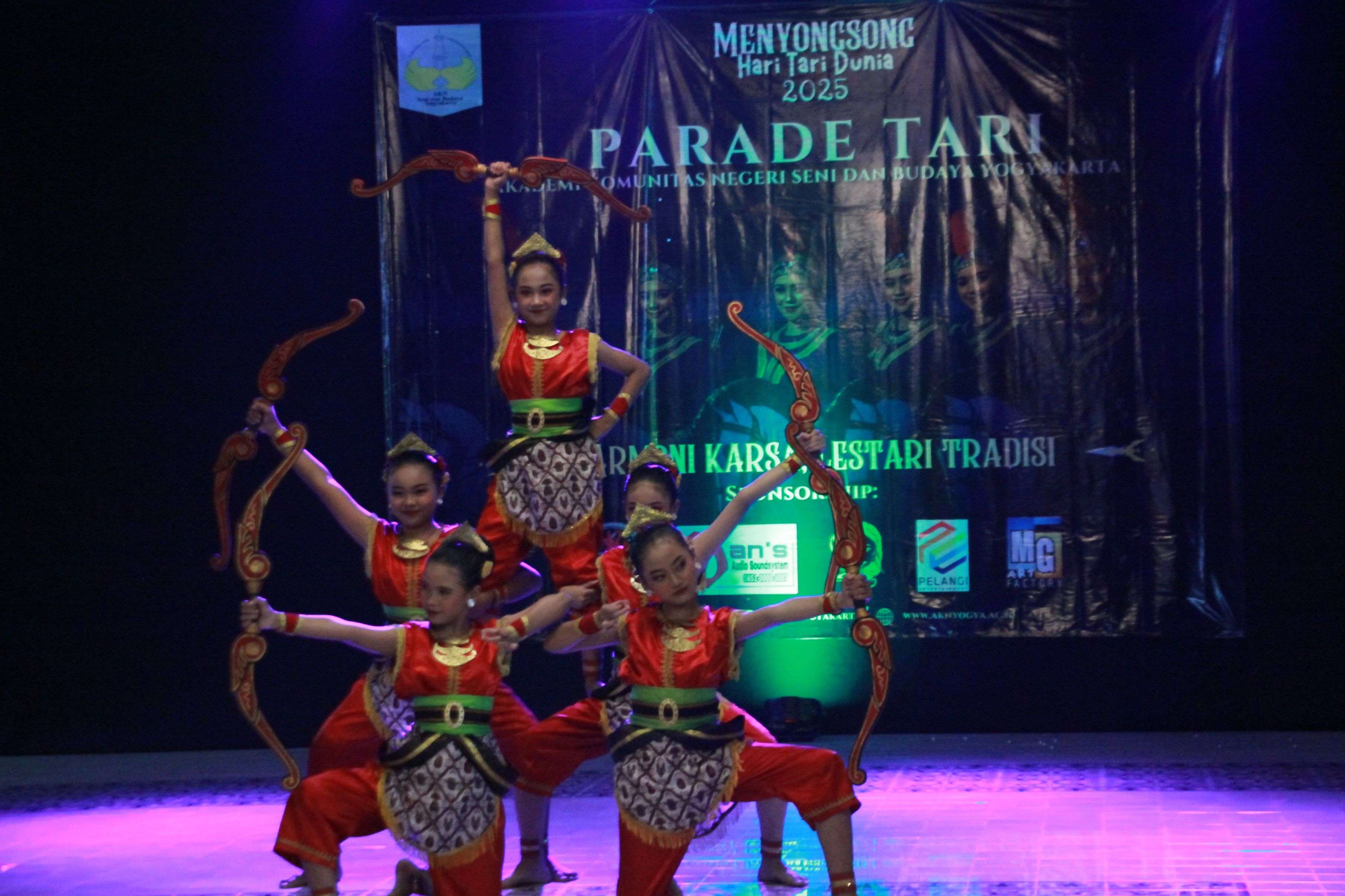 Meriahkan Hari Tari Dunia, Selenggarakan Parade Tari Tampilkan Tarian Kreasi Baru