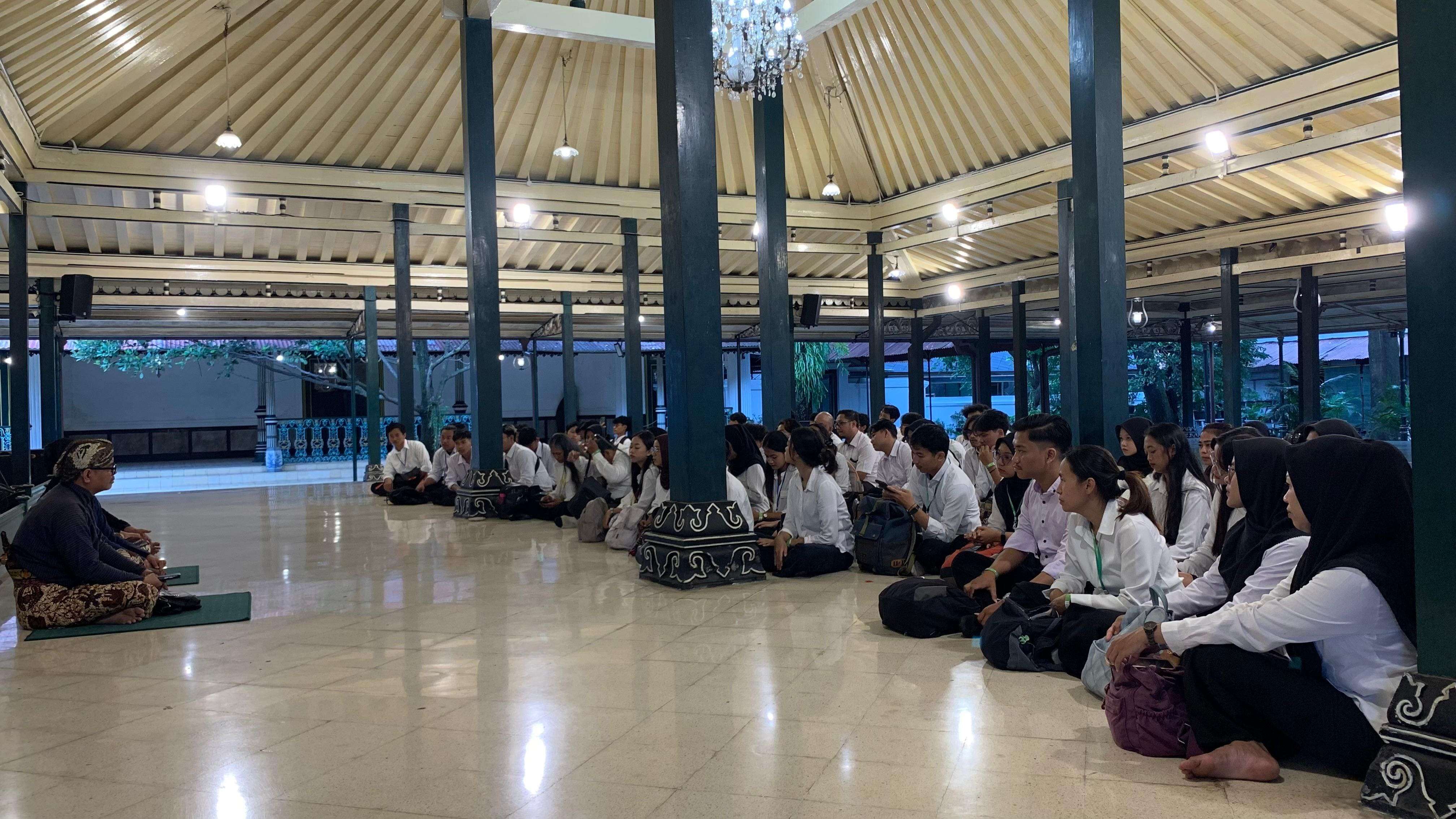 PKKMB AKNSBY Timba Ilmu di Kraton Yogyakarta