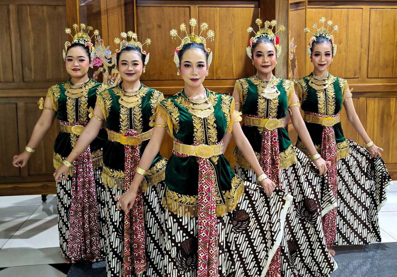 Tari Sekar Pudyastuti AKNSBY Pentas Acara KPID DIY di UMBY