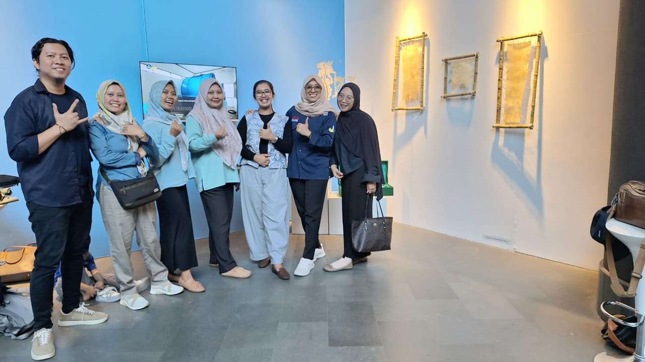 Prodi Kriya Kulit AKN SBY Pameran Inovasi Vokasi di GIK UGM