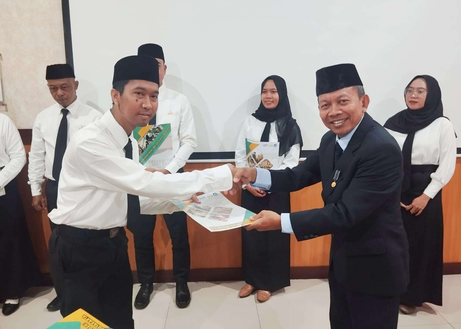 Serahkan SK PPPK, AKNSBY Punya Harapan Besar Kepada Penerimanya