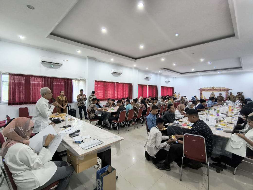 Siswa SMKN 2 Depok Sleman Ikuti Workshop Sungging Wayang di AKNSBY