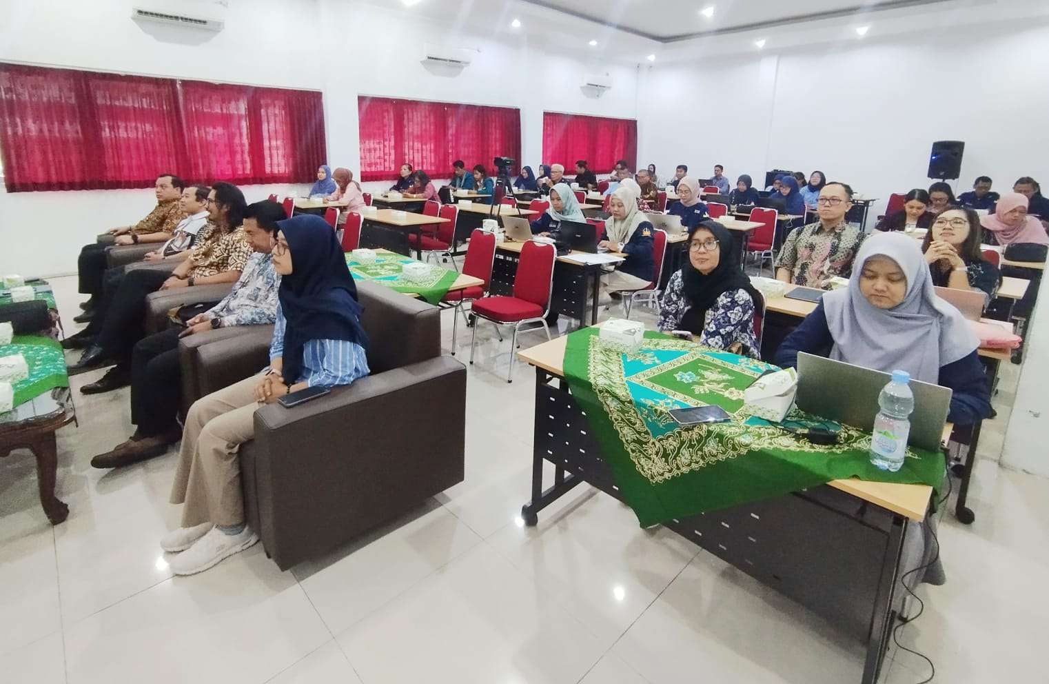 Ketua Senat: 