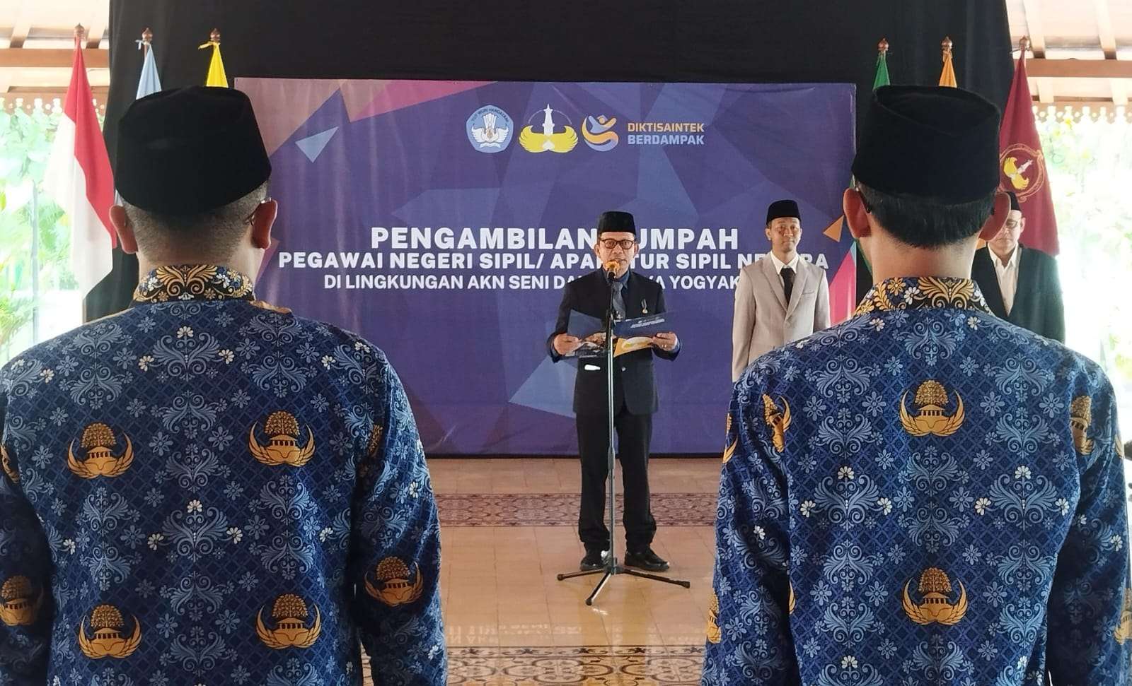 AKNSBY Serahkan SK PNS Untuk 5 Pegawai