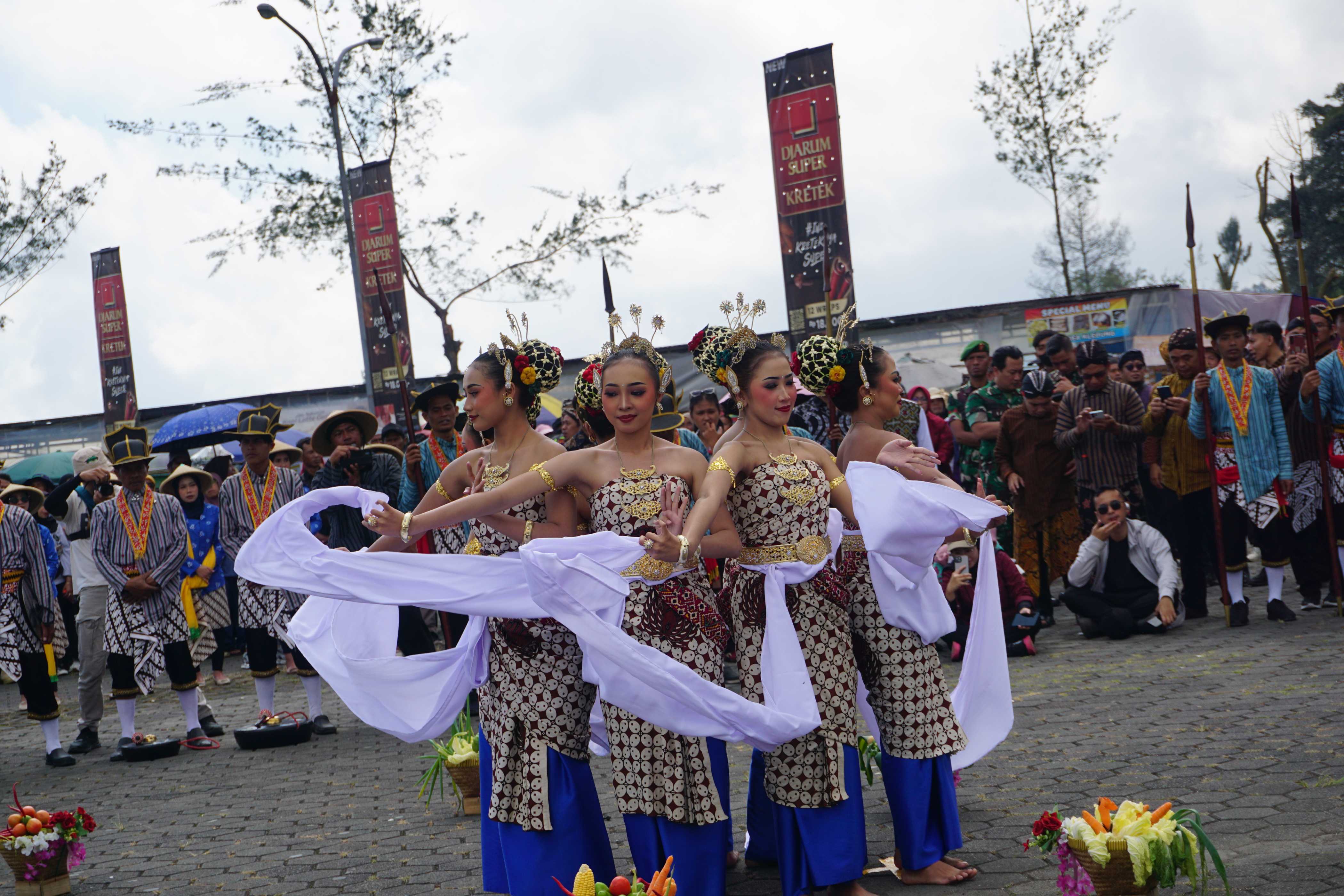 Menyatu dengan Semesta di Kledhung Pass: Pementasan Kolaborasi Mahasiswa dan Pemkab Temanggung