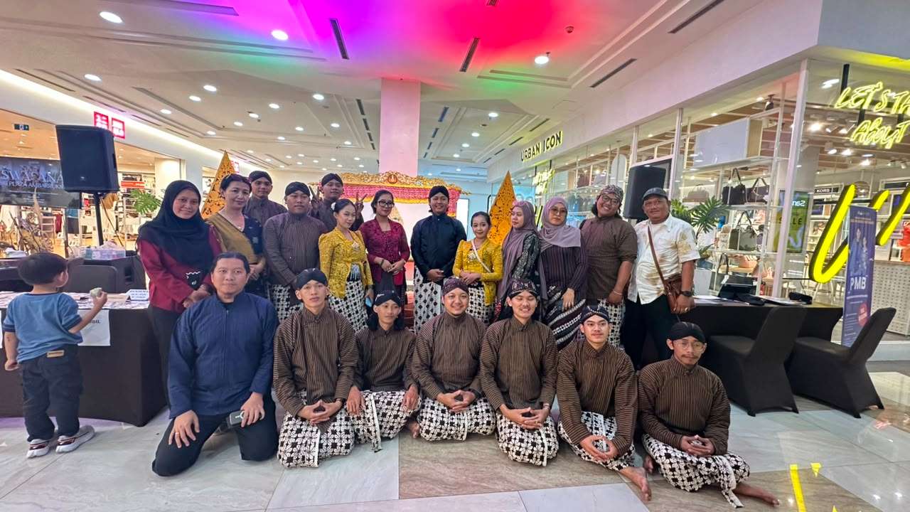 Pementasan Kamis Pon, Kerjasama AKNSBY dan Plaza Ambarrukmo