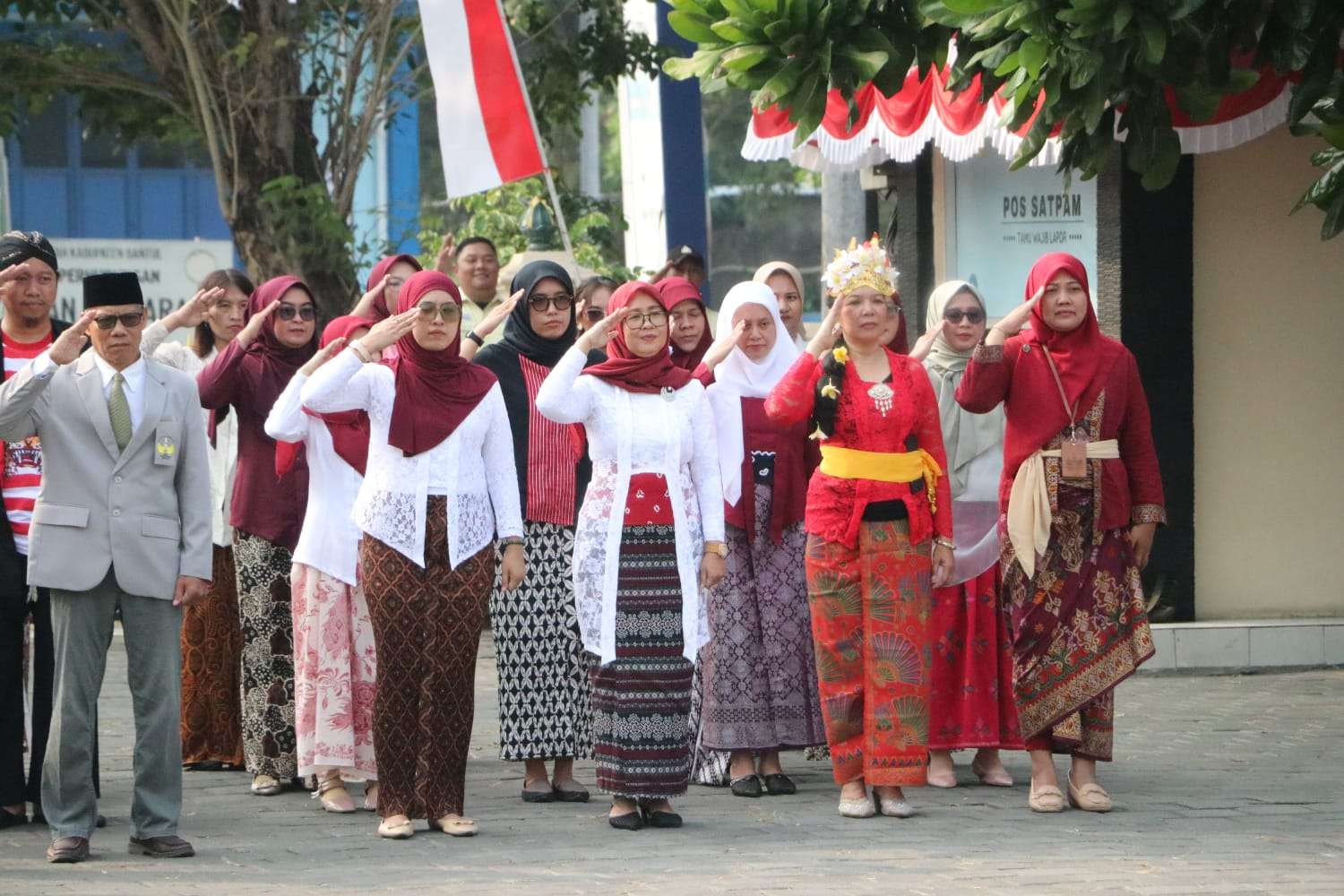 Nuansa Busana Adat Warnai Upacara Peringatan HUT Ke-81 RI di AKNSBY